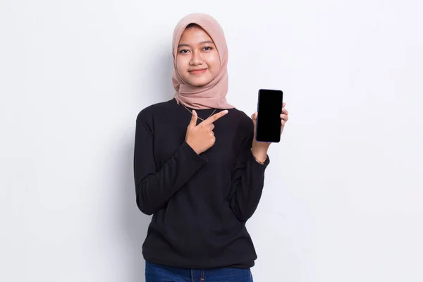 Young Beautiful Asian Muslim Woman Demonstrating Mobile Cell Phone Isolated — Stock Photo, Image