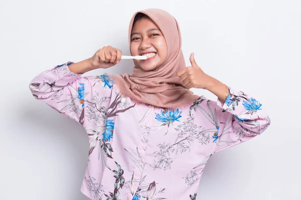 Asiatische Schöne Junge Muslimische Frau Leidet Unter Zahnschmerzen Zahnpflege Konzept — Stockfoto