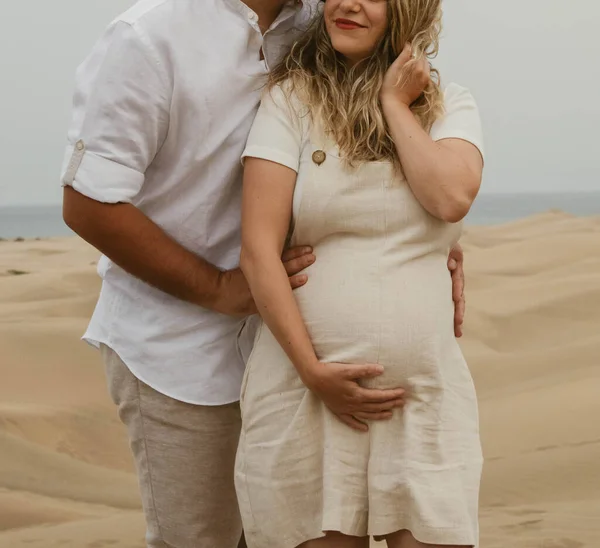 Pregnant multicultural couple. He is Latino and she is Caucasian. — Foto de Stock