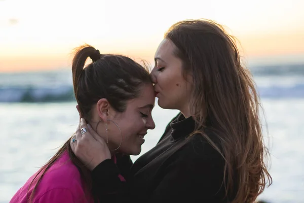 Couple Girls One Kissing Other Forehead — Zdjęcie stockowe