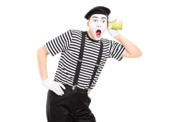 MIME sanatçı duvardan dinleme