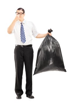 erkek holding kokmuş çöp torbası