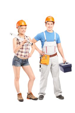 erkek ve kadın inşaat işçileri