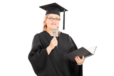Kadın elbisesi üzerinde mikrofon konuşma