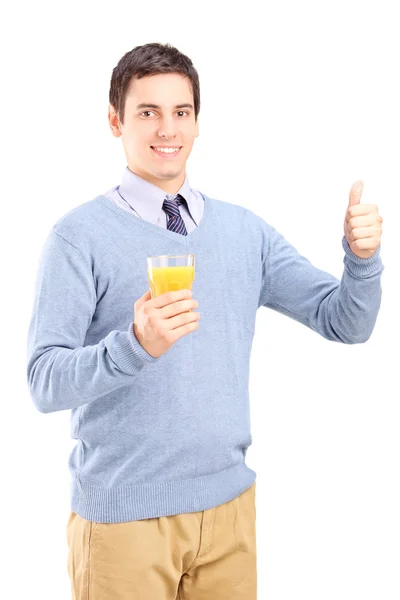 Homem segurando um suco de laranja — Fotografia de Stock