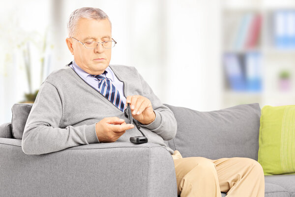 Patient measuring sugar level in blood