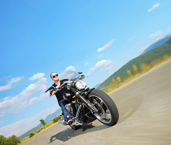 Biker riding customized motorcycle — Stock Photo, Image