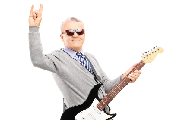 Man met een elektrische gitaar — Stockfoto