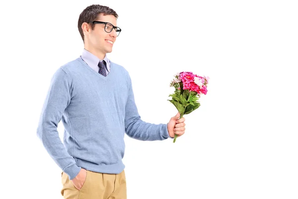 Hombre sosteniendo flores — Foto de Stock