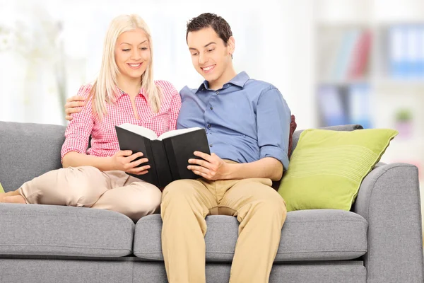 Man and woman reading book — Stock Photo, Image