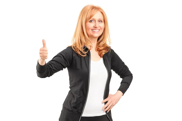 Sportswoman giving thumb up — Stock Photo, Image