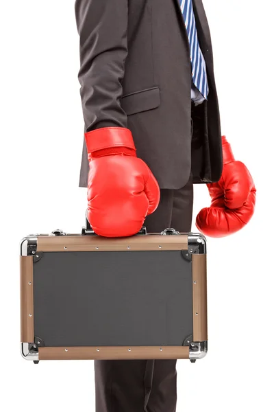 Homme d'affaires avec gants de boxe rouge — Photo