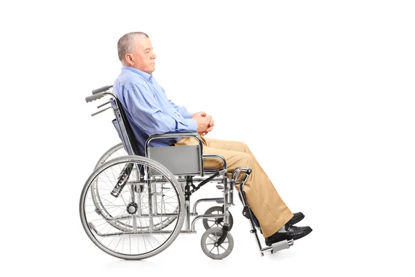 Homme âgé handicapé en fauteuil roulant — Photo