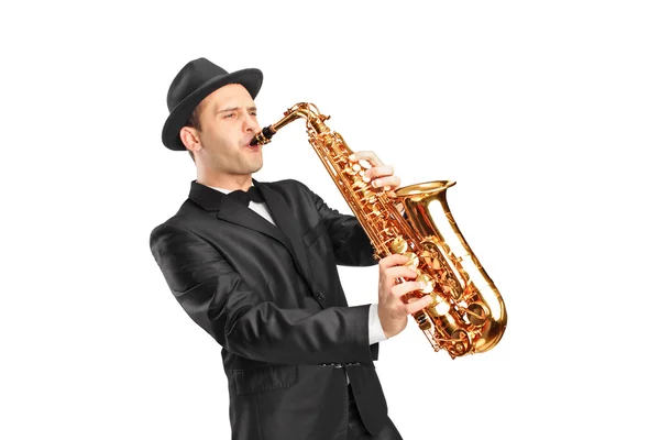 Mann spielt auf Saxofon — Stockfoto