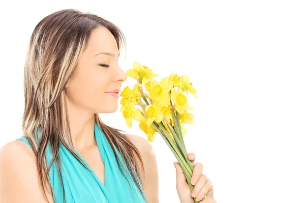 Girl smelling scent of flowers — Stock Photo, Image