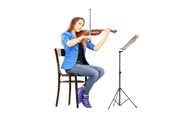 Donna che suona il violino — Foto Stock