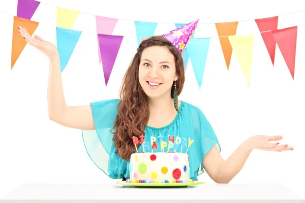 Aniversário feminino com chapéu de festa — Fotografia de Stock