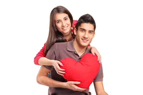 Pareja sosteniendo corazón rojo — Foto de Stock