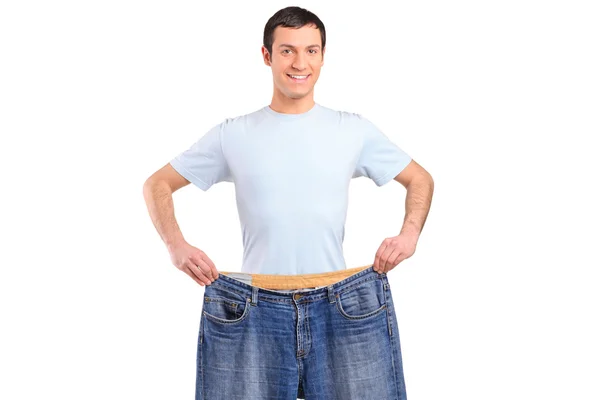 Gewichtsverlust Männchen zeigt alte Jeans — Stockfoto