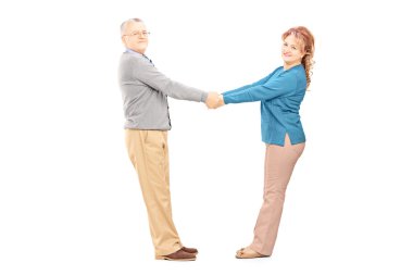 El ele tutuşan çift