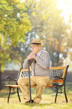 Komuta sizde bankta kamışı ile