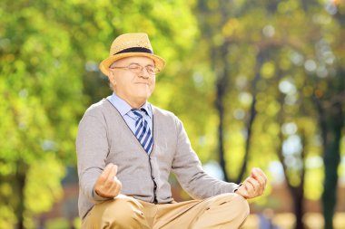 üst düzey beyefendi meditasyon