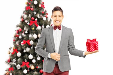 adam Noel ağacı hediye ile