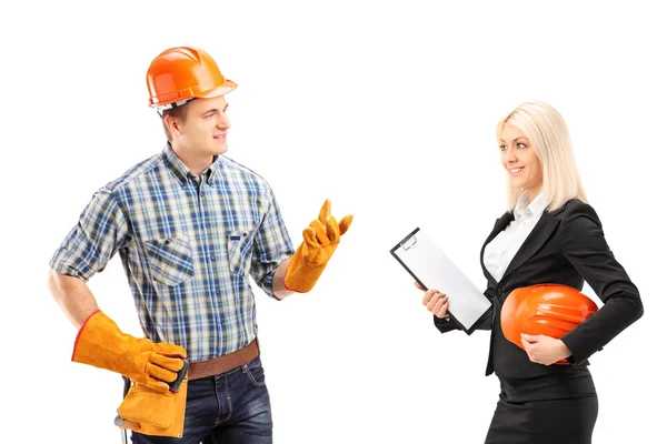 Trabajador conversando con arquitecto — Foto de Stock