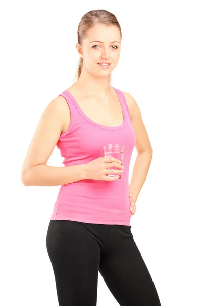 Chica sosteniendo un vaso de agua —  Fotos de Stock