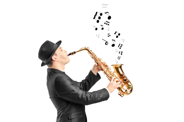 Homme jouant sur saxophone — Photo