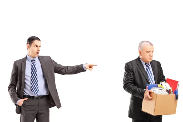 Jefe enojado despidiendo a un empleado — Foto de Stock