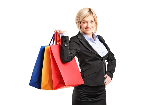 Kadın holding alışveriş torbaları — Stok fotoğraf