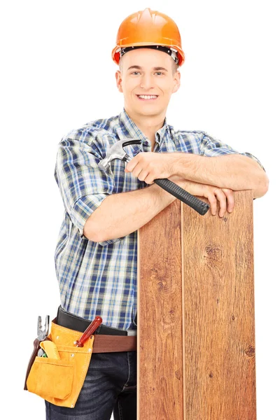 Manliga byggnadsarbetare poserar — Stockfoto