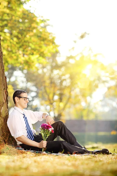 Guy with flowers — Stock Photo, Image