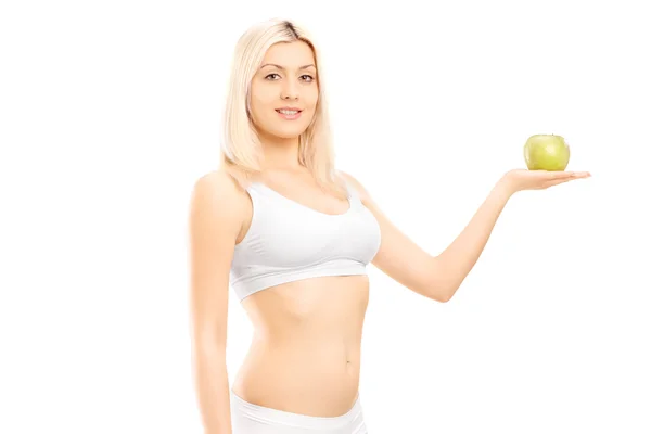 Mujer en ropa interior de algodón con manzana — Foto de Stock