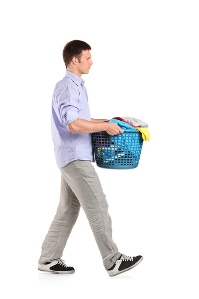 Homem carregando cesta de roupa — Fotografia de Stock