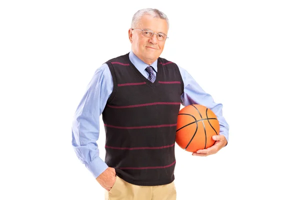 Cavalheiro segurando basquete — Fotografia de Stock