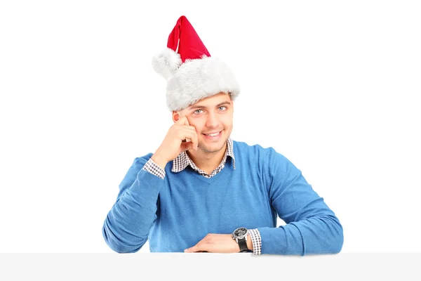 Manliga bär santa hatt — Stockfoto