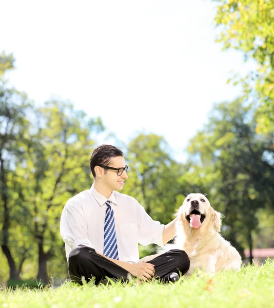 Empresario con su perro — Foto de Stock