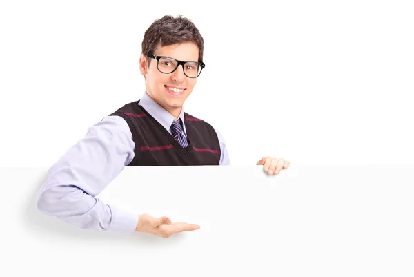 Guy gebaren op witte paneel — Stockfoto