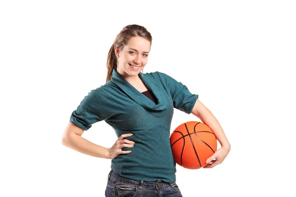 Menina segurando basquete — Fotografia de Stock