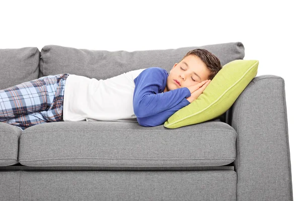 Kleine jongen slapen op de Bank — Stockfoto