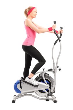 cross trainer makine üzerinde atlet