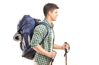 escursionista con escursione i pali a piedi