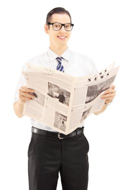işadamının bir gazete okuyor