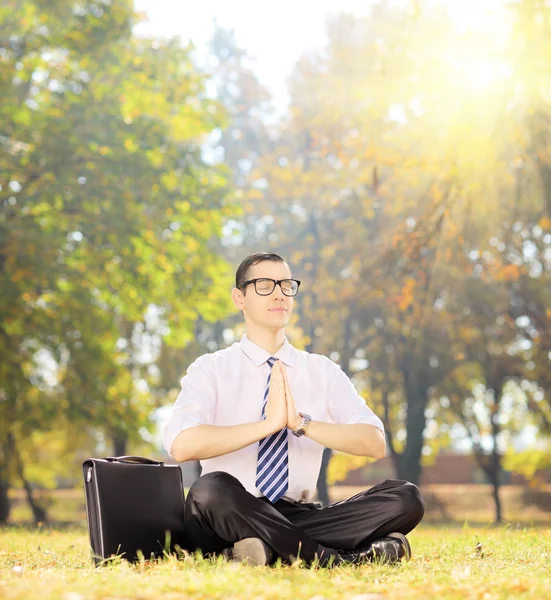 Young businessperson doing yoga — Stock Photo, Image