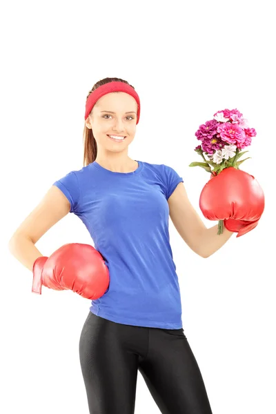 Kadın atlet holding çiçekler — Stok fotoğraf