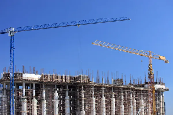 Cranes over building — Stock Photo, Image