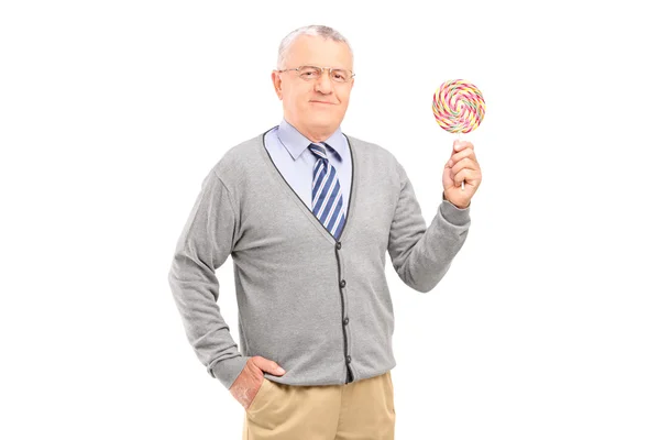 Senior herre anläggning lollipop — Stockfoto
