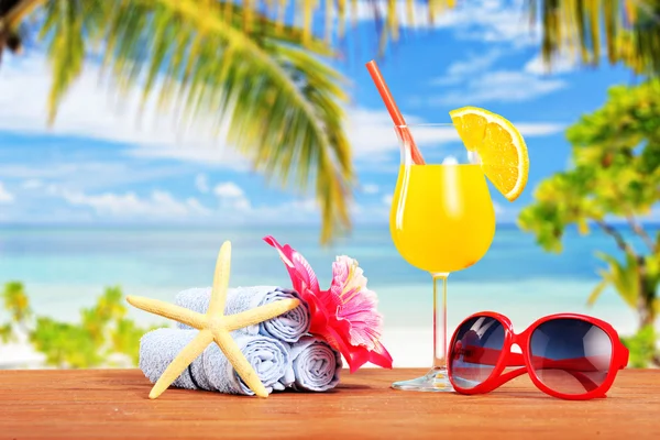 Cóctel y accesorios de verano — Foto de Stock